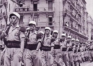 Défilé de la Légion étrangère à Alger